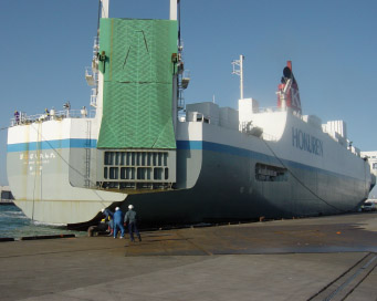 Berthing operation of Hokurenmaru